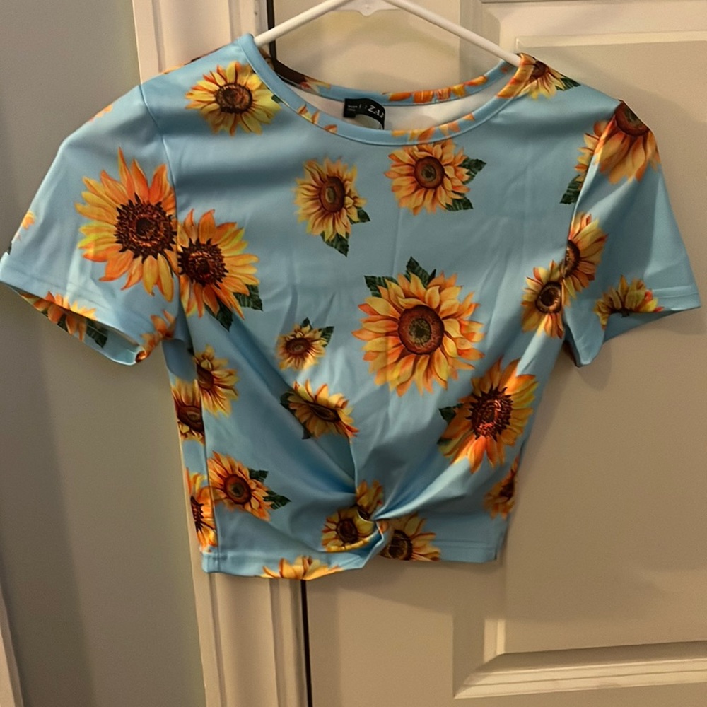 Cropped sunflower tee